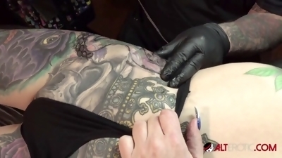 Marie Bossette endures painful leg tattoo at tough tattoo shop