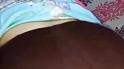 Desi Indian maid ko ghar pe akala dakh ke chod diya, Indian Telugu girl homemade hot sex .video by QueenbeautyQB