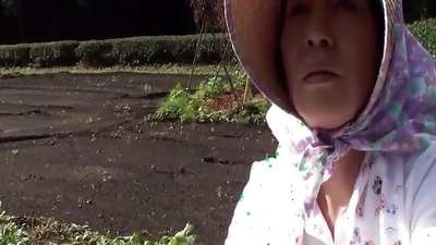 M615G11 A mature woman who runs a tea plantation in Shizuoka, decides to appear AV a few years ago! SEX in the tea plantation!
