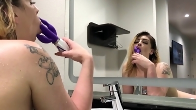 Sexy tattooed MILF enjoys stroking and splashing in the bathtub