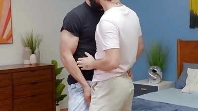 As Soon As They Come Inside The House Brysen & Griffin Start To Passionately Kiss Each Other - TWINKPOP