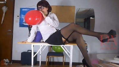 Office Obsession, The secretary Inflatables balloons masturbates with balloons. 12 cam  1