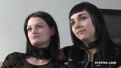 Einblick ins BDSM-Sexleben eines deutschen lesbischen Paares - Kinky Brunette Lesbians
