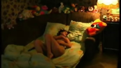 Teen babe masturbating on the bed