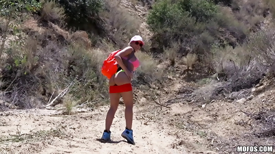 Latina hiker makes outdoor sextape