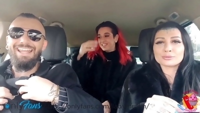 Busty Ladymuffin and Ghosthardwave indulge in wild car threesome