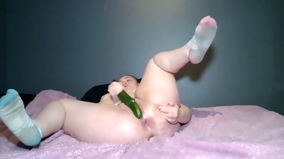 Sexy babe enjoys a tasty cucumber with naughty custom solo performance