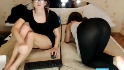 Russian girls chill webcam