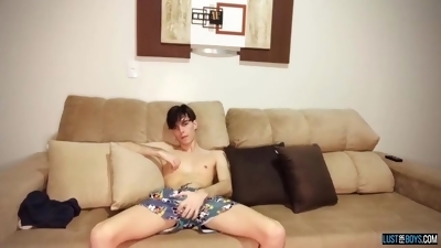Big dicked twink Henry Evans unleashes a big cum load solo