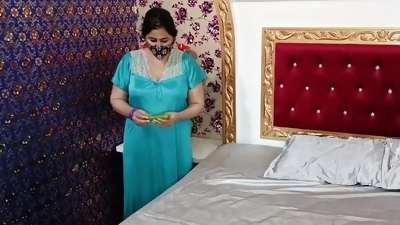 Amateur Indian Hot Aunty was alone at home so she started having sex with dildo