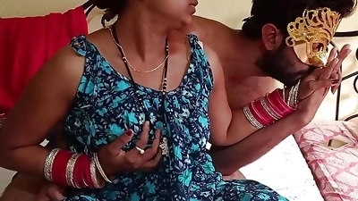 Dost ki Bahn Ko ghar Par Bulakar Pela- desi indian stepsister kissed and fucked.