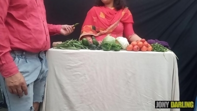 Vegetable seller was fucked in the market in front of everyone
