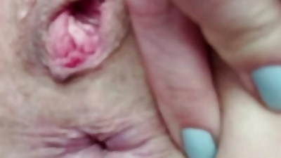 Vends-ta-culotte - Beautiful amateur girl fingering her sweet pink pussy in close-up