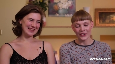 Amateur lesbians sharing strapon sex toy - Emma befriedigt Amanita mit Strap-On Dildo - German